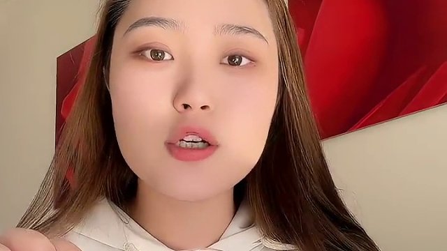 除了内馅不太多味道还是不错的，我觉得可以试试，介意勿拍哈！#巧克力哈斗 #测评 #巧克力控 #试吃