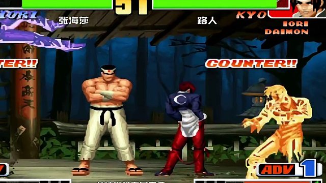 路人嘲笑女生玩拳皇98就是个笑话，下一秒，被美女秀到怀疑人生 #格斗游戏 #街机游戏 #怀旧游戏