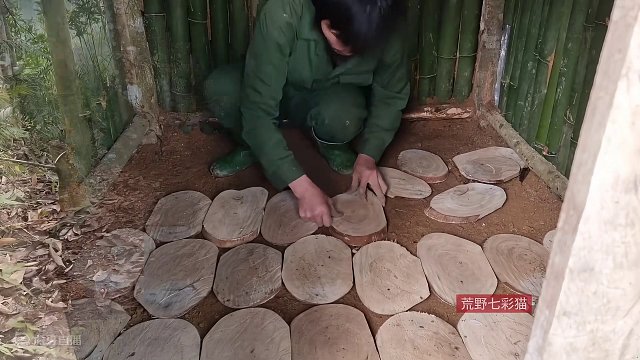 男人在地下挖出一个温馨的庇护所！房子与大自然融融为一体 #荒野建造 #野外建造 #野外生存 #荒野独