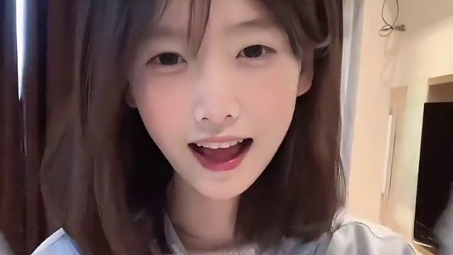 糕糕我也是放上寒假啦₍ᐢ⸝⸝› ̫ ‹⸝⸝ᐢ₎#浅跳一下 #甜甜的手势舞 #笨蛋美女