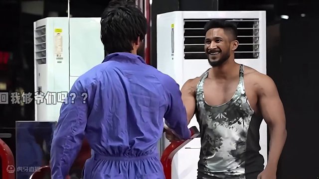 当扮猪吃老虎的大神恶搞你 盘点举重大神在健身房扮猪吃老虎，恶搞健身达人搞笑名场面#扮猪吃老虎 #恶搞