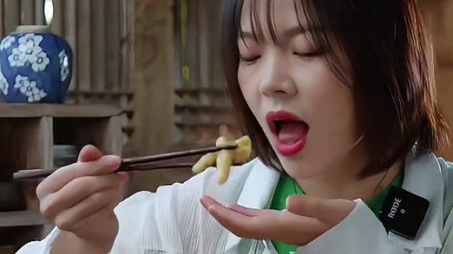之前一袋4、5个鸡爪，就要25！现在年终出的2斤装无骨鸡爪，只要30多了哈~#无骨鸡爪 #哎呀妈呀太
