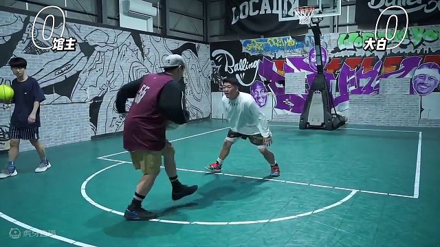 老粉们应该都认识这个大白吧？
#街球 #自由球风 #1v1单挑 #拿球说话 #ballerz55