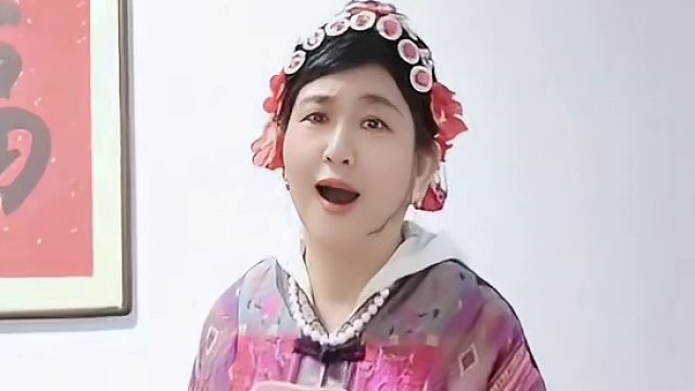 此红娘服饰是出其不意荣获国际大奖的民族服饰，由双西街靓女坊提供！