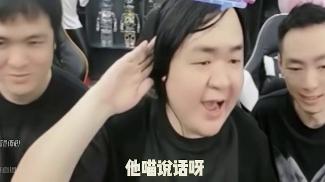 #陈伯全能王 #这个主播不一般 陈伯昨晚垫底赛拿下冠军后深夜查房撩妹跳舞输了做惩罚 三人联手合作舔狗