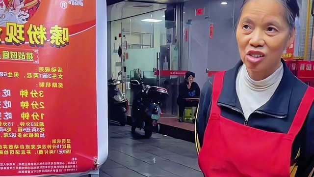 山西”斯文“帅哥挑战5两螺蛳粉！#螺蛳粉 #为家乡美食打call 美食推荐官