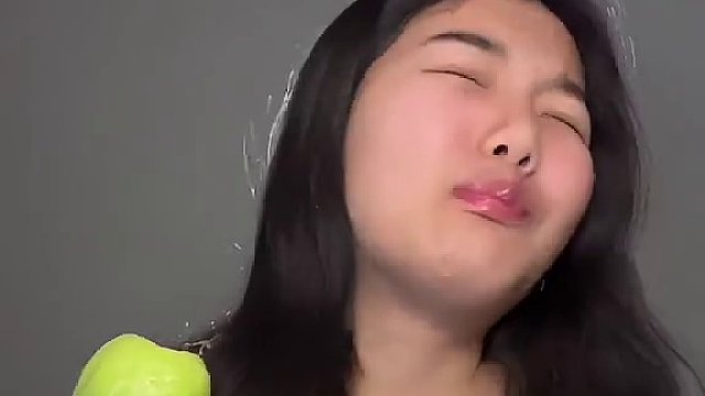 没夹心的我不吃！#美食测评 #花生酱夹心的猕猴桃 #不敢想吃一口会有多开朗