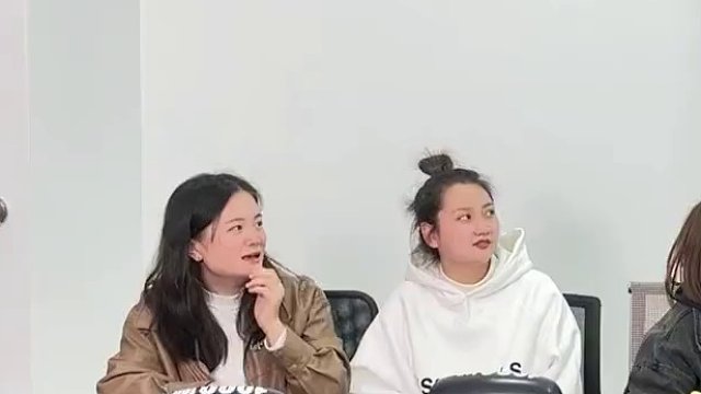 你来比划我来猜，最后一个也太难了吧？你猜对了吗？#办公室搞笑 #办公室游戏 #专治不开心#我要上热门