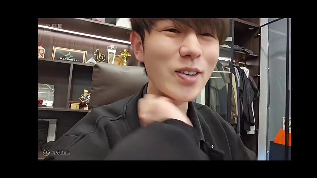 童锦程透露年会紧张到手抖！