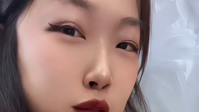 165cm/93斤  ｜i人女大学生
    吃麻辣拌vlog
#女大学生 #美食 #夜宵 #深夜放