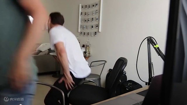 迷你世界：读评论！汉堡亲果冻？ #游戏解说 #跑酷 #生存 #双人生存 #老玩家 #建房子 #游戏 