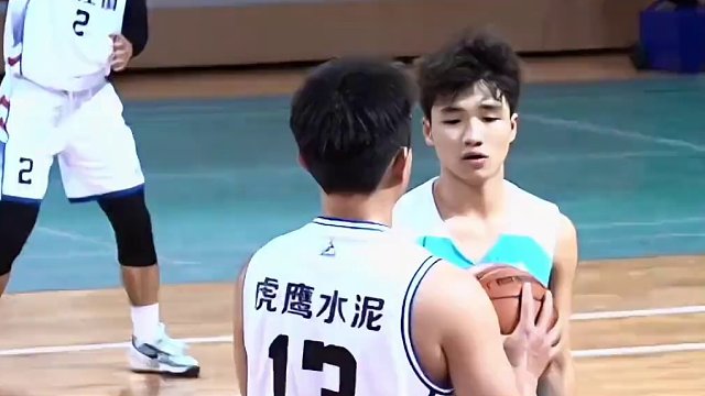 河池市东江镇队7号韦家威 接到队友妙传 上演一记超帅气的空接
2024年河池市“酱客酒·迎春杯”篮球