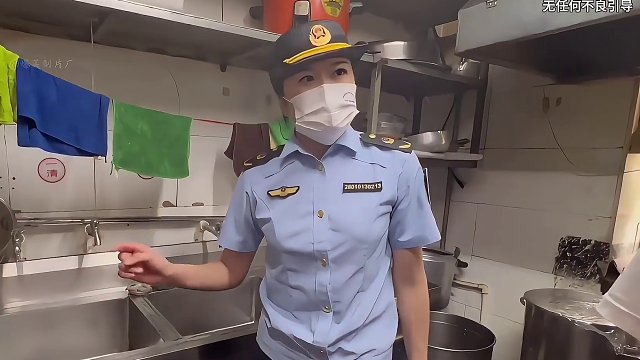 盘点黑心商家不为人知的操作，看完你还敢吃外卖吗#食品安全 #外卖