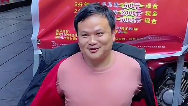 湖南”辣王“挑战冰火两重天~这也太疯狂了吧？#螺蛳粉