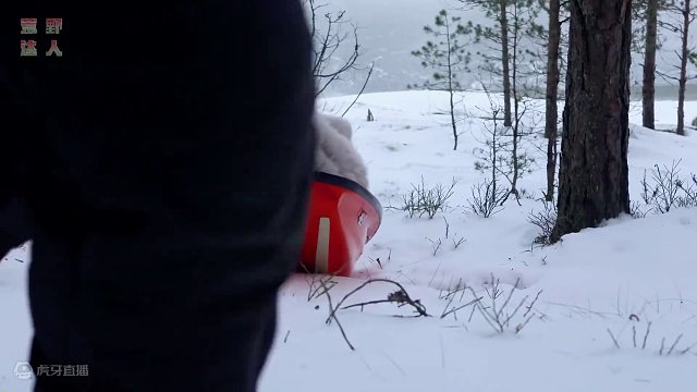 毛衣哥岛上搭建庇护所露营，烹饪食物 过夜。 #野外生存 #荒野独居 #荒野建造 #野外建造 #助眠