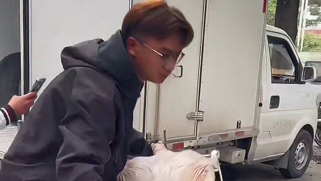 一个电话小狄随叫随到#真材实料才能做出好味道 #同城美食 #团建 #烧烤 #烤全羊