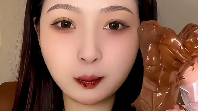 MCT熔岩巧克力比普通巧克力碳水更低！配料表很干净！入口即化纵享丝滑！平常爱解馋、巧克力脑袋们放心炫