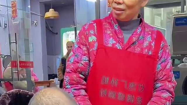 河北”辣王“又双叒叕来挑战孙姐螺蛳粉！这次挑战冰火两重天！看看他能拿走多少？#螺蛳粉