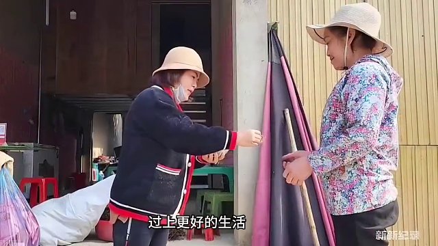 莲娜被无情丈夫赶出家门，通过自己的努力，创造更好的生活#单亲妈妈 #野外生存 #荒野求生