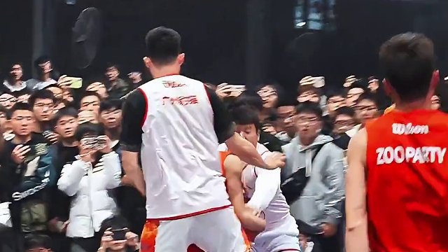 @柯冉 指哪儿打哪儿！一记精妙传球助攻队友，在门球局中尽显“幼兽形态”！#wilson威尔胜篮球 #