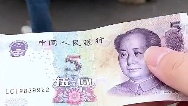 挑战用五块钱吃街头随机美食  可以吃到啥？！ #挑战美食 #街头美食 #记录真实生活 #美食volg