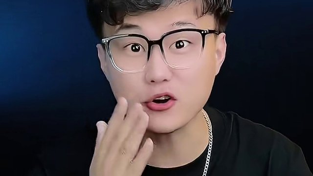 俄罗斯的沙皇御用零食你们吃过吗？#俄罗斯光头饼#测评#零食测评#黑评测