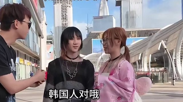 认真问 当红毯铺到你脚下真的会害怕吗
#随机折磨一位路人 
#社死了但没完全社死 
#街头挑战 
#