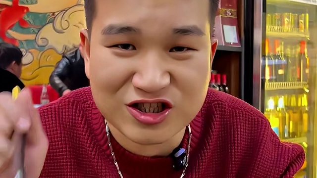 挑战拿200元刮刮乐换顿地锅鸡，今天美女老板运气太好了，猜猜中了多少？#刮刮乐 #一定要看到结尾 #