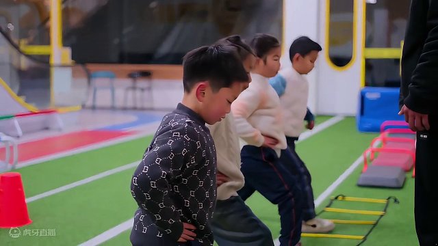 壹冠运动体能课
让孩子感受运动的同时，提高他的速度、爆发、耐力、弹跳、力量
#壹冠运动 #壹冠运动体