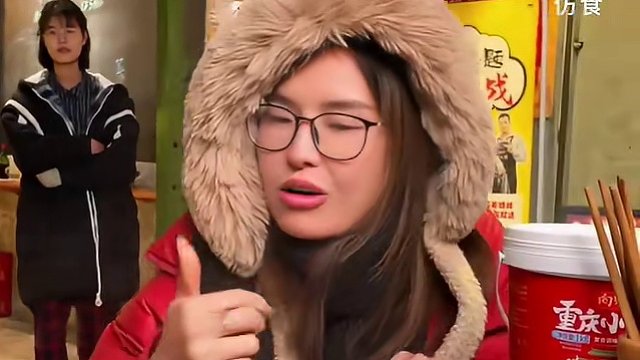 吃相好优雅的小姐姐挑战4两豌杂，不慌不忙能成功吗？#天冷吃碗热腾腾的面吧 #这一碗好过瘾 #妈呀太香