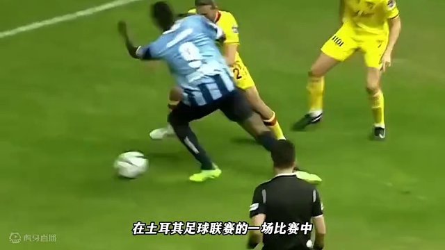 足球赛场哪些非人类进球瞬间，真的简直太不可思议了#dou来足球季 #足球的魅力