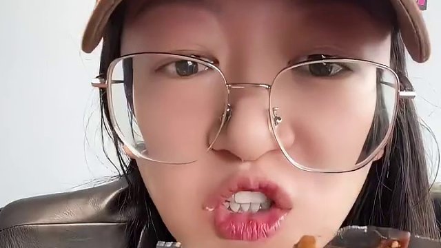 这个香辣鸭脆肠真的绝了！！QQ弹弹！卤的也相当入味,太过瘾了！！#鸭肠#鸭脆肠#解馋小零食