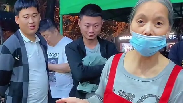 半斤涛来挑战10碗螺蛳粉！你们觉得他能挑战成功吗？#螺蛳粉