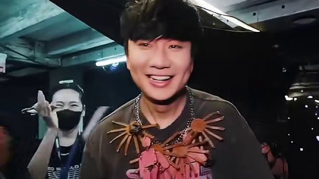 林俊杰开嗓谁的青春杀回来了，携手阿Sa李荣浩掀翻演唱会 #林俊杰  #李荣浩  #小酒窝  #音乐 