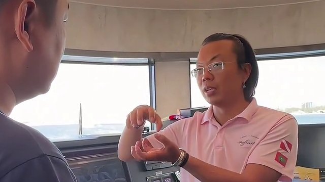 探秘神秘岛屿，传说钓上来的鱼都有被巨物啃食过，甚至只剩鱼头。祺哥潜入海里一探究竟！#奇闻奇事 #海洋