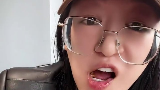 这个香辣鸭脆肠真的绝了！！QQ弹弹！卤的也相当入味,太过瘾了！！#鸭肠#解馋小零食