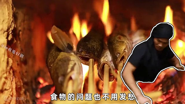 依靠洞穴搭建的庇护所，是迷路时最好的选择#野外生活 #野外建造 #解压