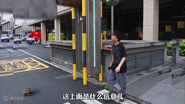 乱闯红灯的下场，一菜刀直接劈成两半！ #搞笑视频 #搞笑配音 #搞笑