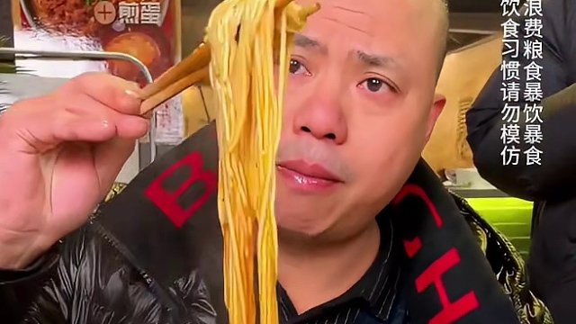 大哥开车一百多公里专程来吃胖妹小面，气势直接拿捏！#天冷吃碗热腾腾的面吧 #这一碗好过瘾 #哎呀妈呀