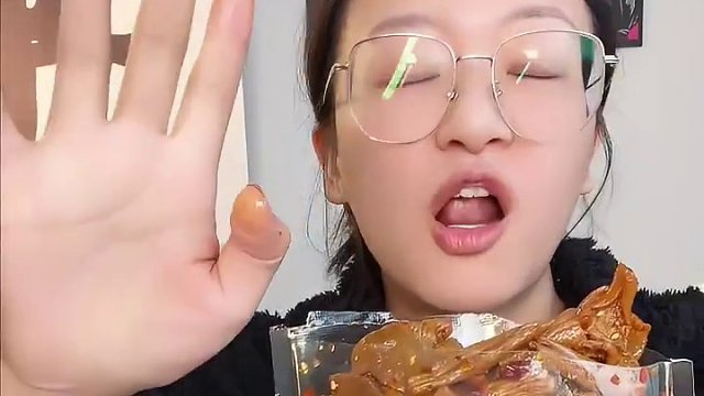 这个香辣鸭脆肠真的绝了！！QQ弹弹！卤的也相当入味,太过瘾了！！#鸭肠#解馋小零食