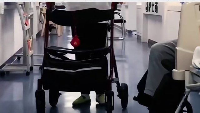 患者可能会感到肌肉中有一种“蚂蚁爬行”的感觉，或者像是肌肉在跳动。这种肉跳可能会持续数分钟或数小时，