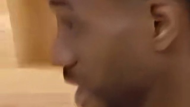 小卡开场节目效果拉满，伦纳德补扣未果吊在筐上吃到违例！#伦纳德补扣吊筐上吃违例  #小卡补扣未果吃违