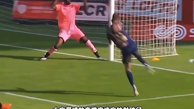足球赛场球星哪些负角度极限进球！真的太不可思议了#dou来足球季 #足球的魅力