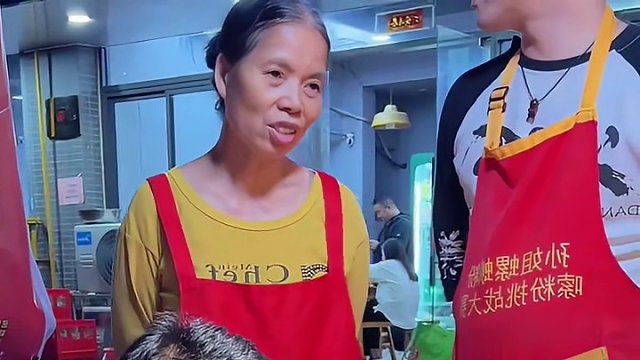 帅哥挑战5两螺蛳粉！竟然一口气要拿走五千元？#螺蛳粉一起来嗦粉 #简单的幸福