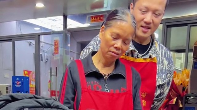 湖南刘大哥要破肌肉哥的记录？你相信吗？#螺蛳粉 美食推荐官 #为家乡美食打call #嗦粉 #