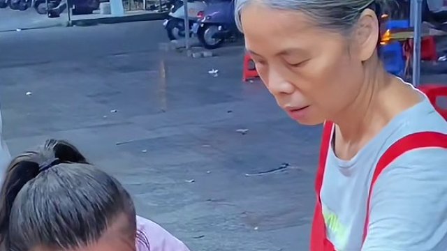 广州美女挑战10碗螺蛳粉！竟然能吃爆辣？#螺蛳粉