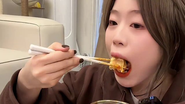 一天吃吃vlog
#速食美食 #今天吃什么 #深夜放毒 #夜宵吃什么 #灵魂宵夜