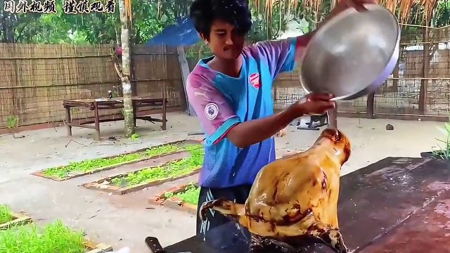 这样牛头抱着啃，谁不爱吃 #农村美食记录生活 #大口吃肉 #地方特色美食 #越南美食