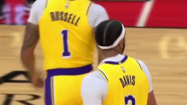 詹眉连线，老詹原地起飞暴扣虐框