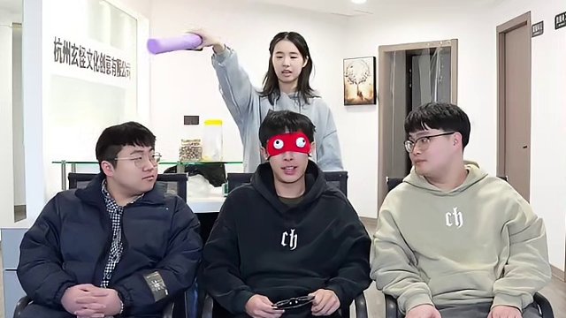 办公司最大的谎言就是"我也在你旁边"#办公室游戏 #看一次笑一次